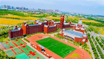 霍城县江苏中学田径运动场.jpg